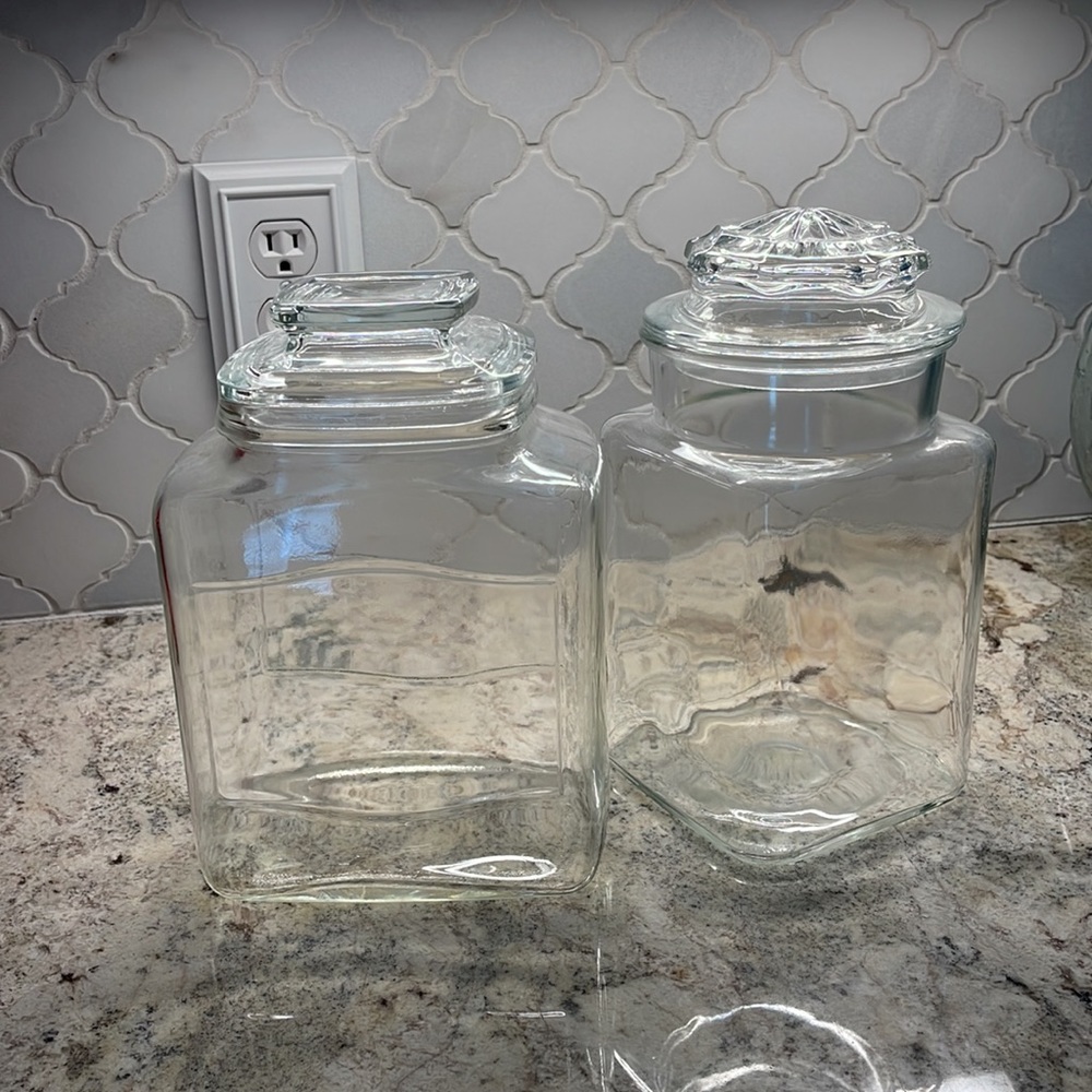 2 glass Jar Containers with lids, EUC